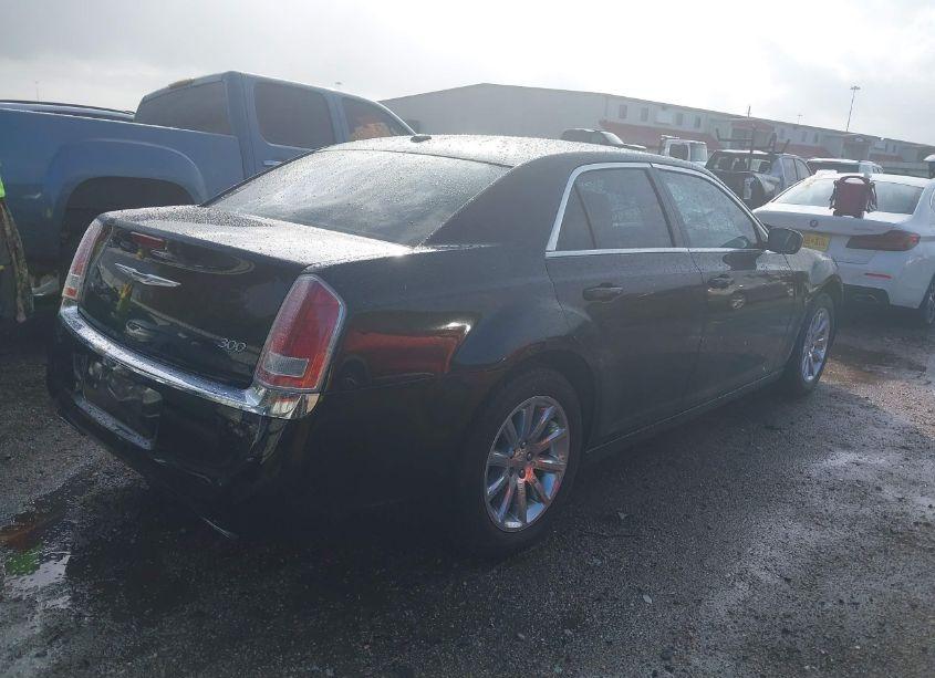 Photo 4 of 2013 Chrysler 300 MOTOWN (VIN 2C3CCAAG8DH588595)