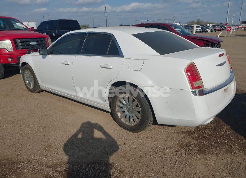 Photo 3 of 2013 Chrysler 300 MOTOWN (VIN 2C3CCAAG8DH599354)