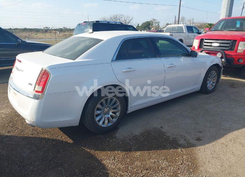Photo 4 of 2013 Chrysler 300 MOTOWN (VIN 2C3CCAAG8DH599354)