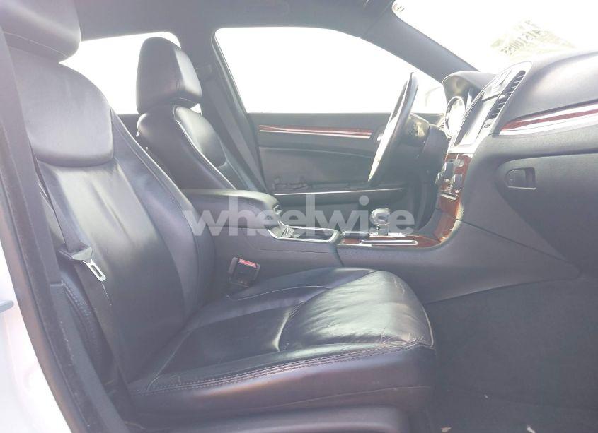 Photo 5 of 2013 Chrysler 300 MOTOWN (VIN 2C3CCAAG8DH599354)