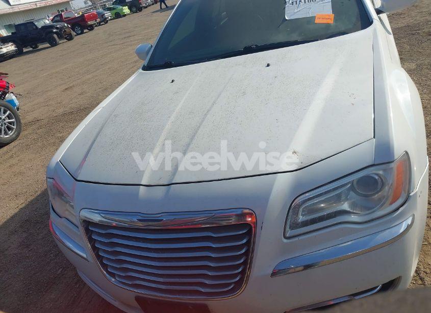 Photo 6 of 2013 Chrysler 300 MOTOWN (VIN 2C3CCAAG8DH599354)