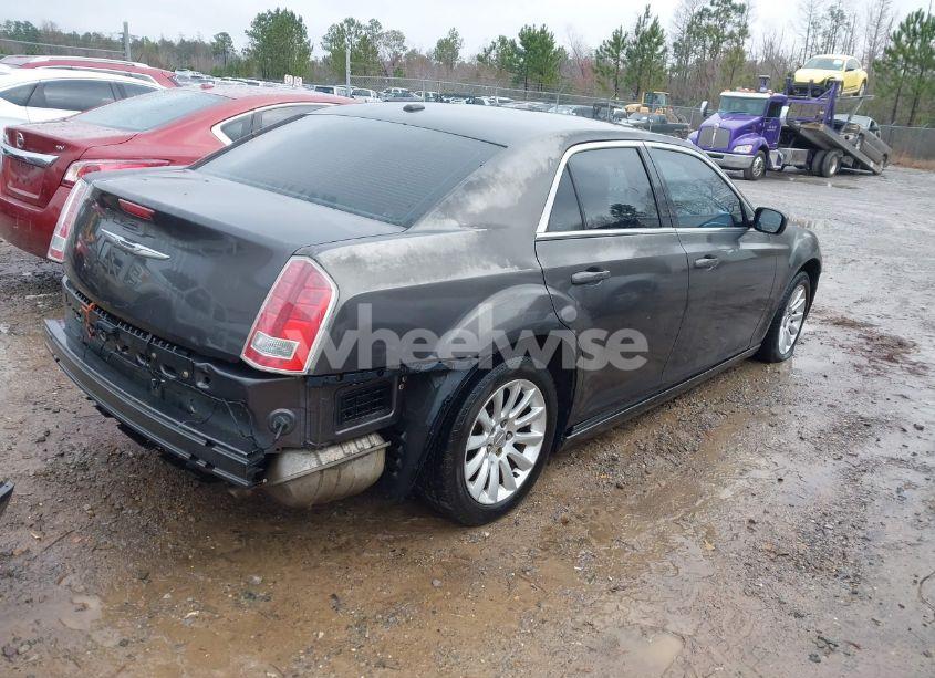 Photo 4 of 2013 Chrysler 300 MOTOWN (VIN 2C3CCAAG8DH722845)