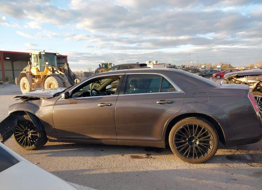 Photo 15 of 2013 Chrysler 300 MOTOWN (VIN 2C3CCAAG8DH731996)