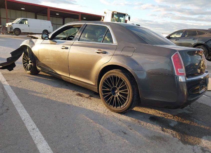 Photo 3 of 2013 Chrysler 300 MOTOWN (VIN 2C3CCAAG8DH731996)