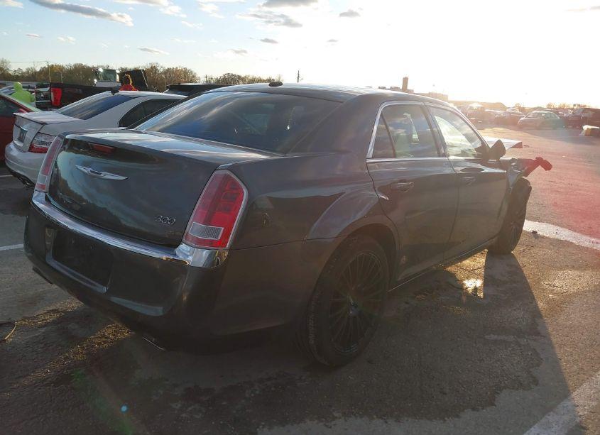 Photo 4 of 2013 Chrysler 300 MOTOWN (VIN 2C3CCAAG8DH731996)