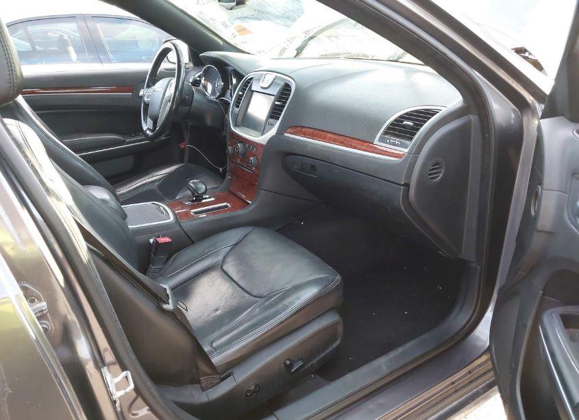 Photo 5 of 2013 Chrysler 300 MOTOWN (VIN 2C3CCAAG8DH731996)