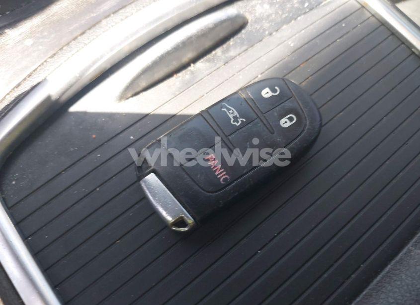 Photo 11 of 2015 Chrysler 300 LIMITED (VIN 2C3CCAAG8FH920862)