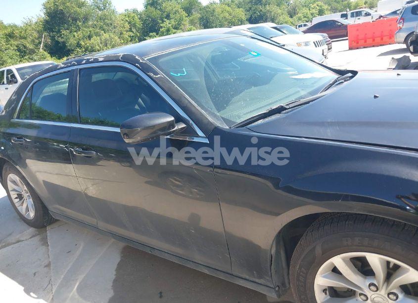 Photo 13 of 2015 Chrysler 300 LIMITED (VIN 2C3CCAAG8FH920862)