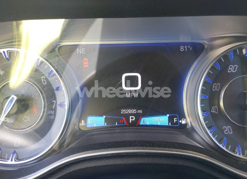 Photo 7 of 2015 Chrysler 300 LIMITED (VIN 2C3CCAAG8FH920862)