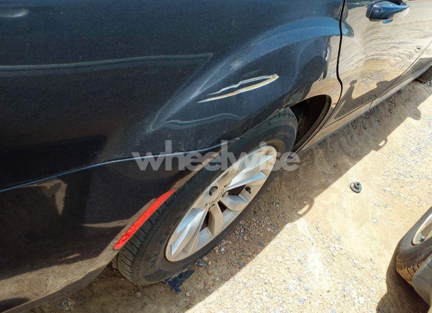 Photo 17 of 2015 Chrysler 300 LIMITED (VIN 2C3CCAAG8FH929898)