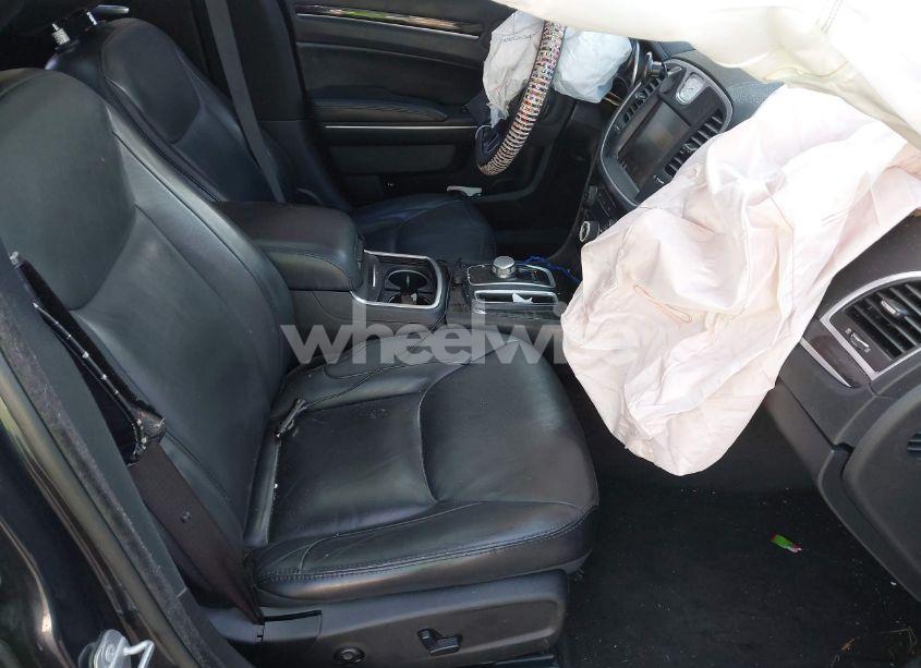 Photo 5 of 2015 Chrysler 300 LIMITED (VIN 2C3CCAAG8FH929898)