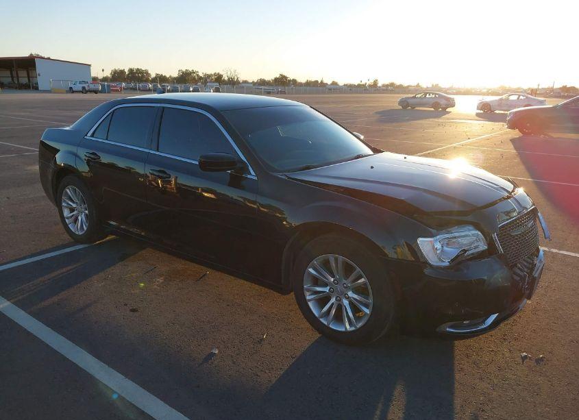 2016 Chrysler 300 LIMITED (VIN 2C3CCAAG8GH252871) main photo