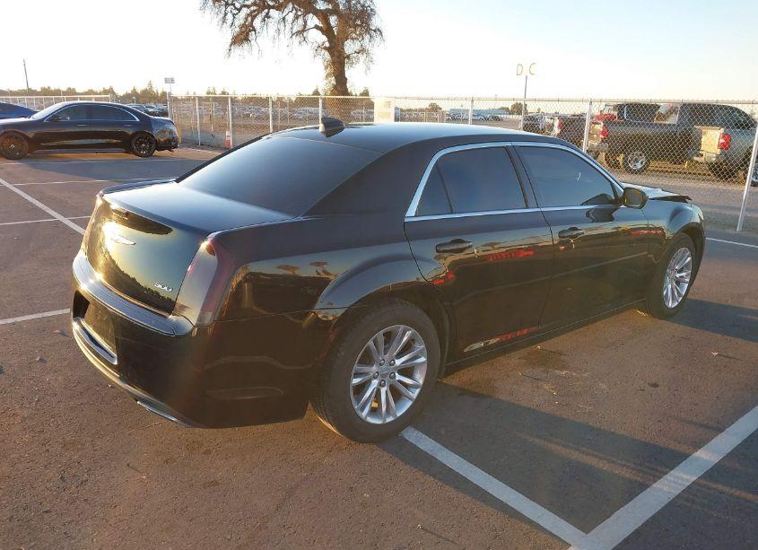 Photo 4 of 2016 Chrysler 300 LIMITED (VIN 2C3CCAAG8GH252871)