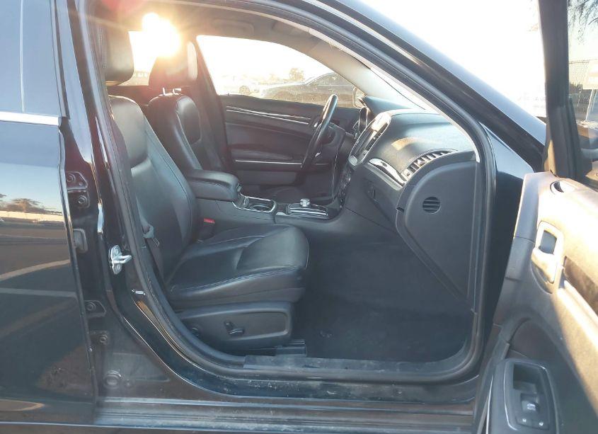 Photo 5 of 2016 Chrysler 300 LIMITED (VIN 2C3CCAAG8GH252871)