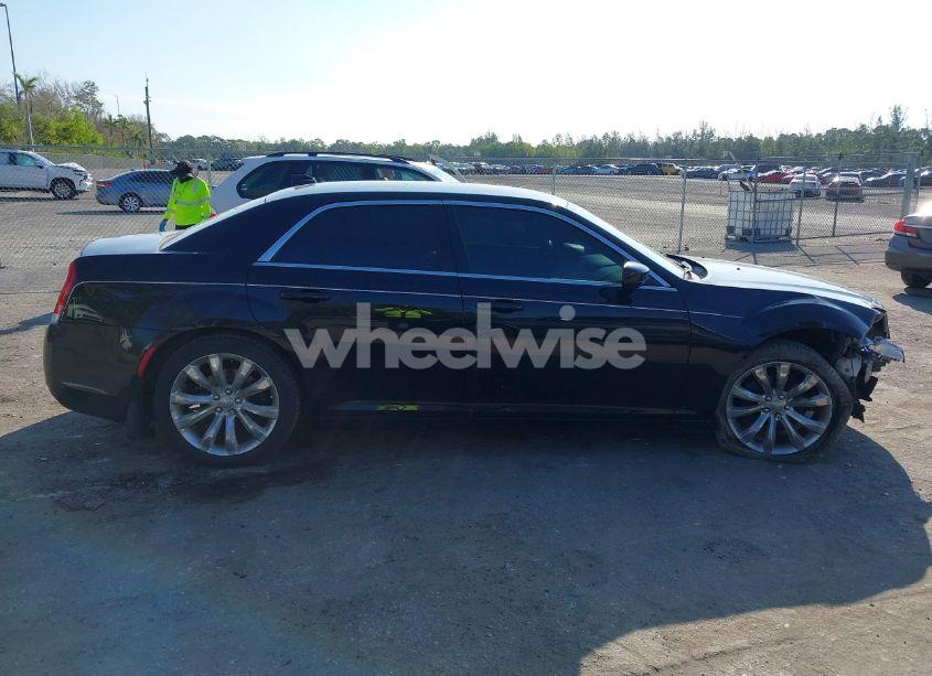 Photo 13 of 2016 Chrysler 300 LIMITED (VIN 2C3CCAAG8GH311160)