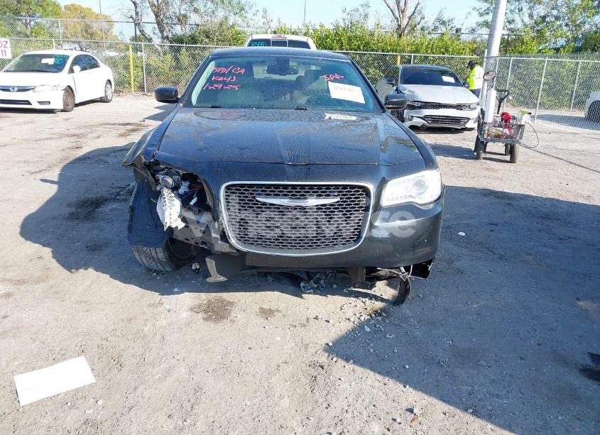 Photo 6 of 2016 Chrysler 300 LIMITED (VIN 2C3CCAAG8GH311160)