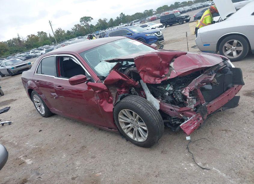 2019 Chrysler 300 TOURING (VIN 2C3CCAAG8KH628896) main photo