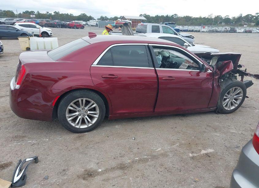 Photo 13 of 2019 Chrysler 300 TOURING (VIN 2C3CCAAG8KH628896)