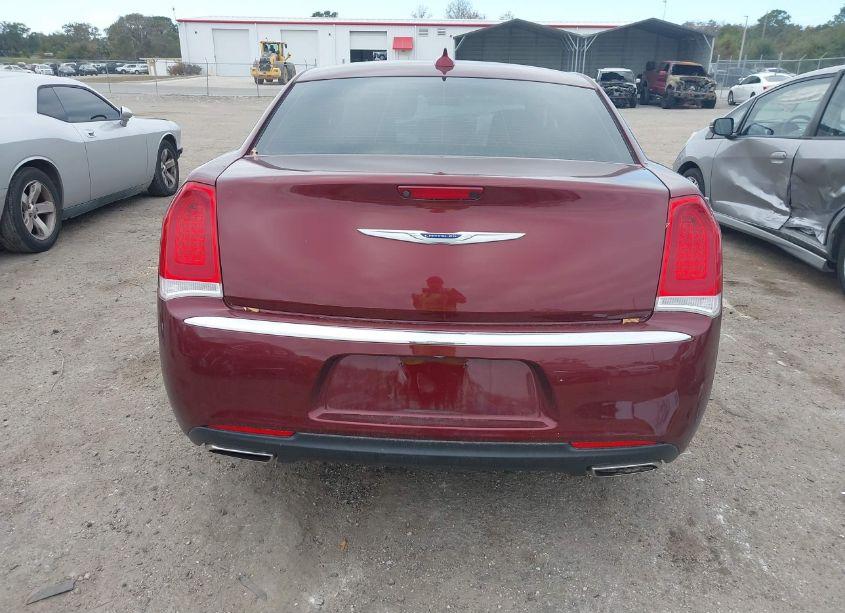 Photo 16 of 2019 Chrysler 300 TOURING (VIN 2C3CCAAG8KH628896)