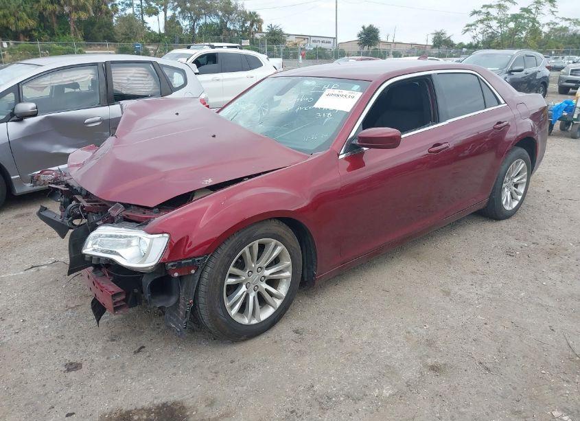 Photo 2 of 2019 Chrysler 300 TOURING (VIN 2C3CCAAG8KH628896)