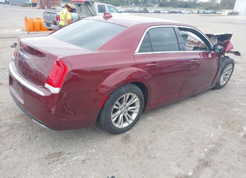 Photo 4 of 2019 Chrysler 300 TOURING (VIN 2C3CCAAG8KH628896)