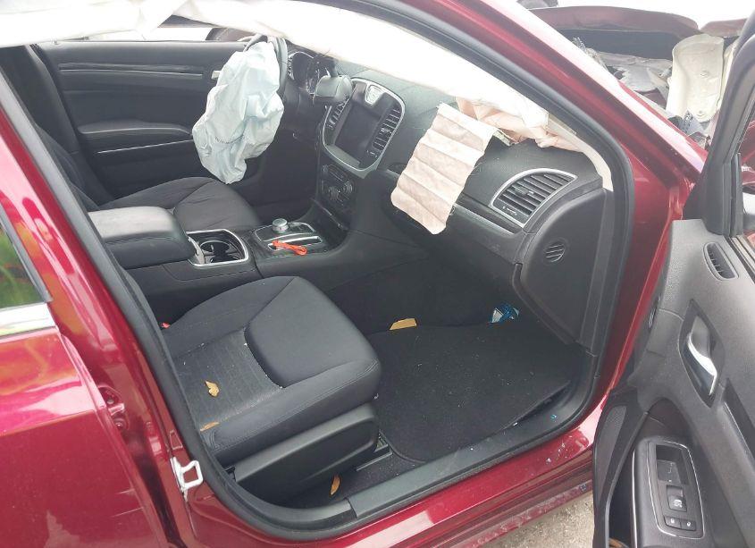 Photo 5 of 2019 Chrysler 300 TOURING (VIN 2C3CCAAG8KH628896)