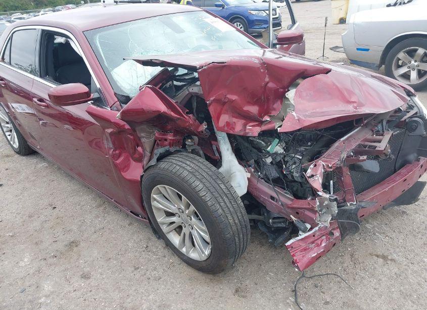 Photo 6 of 2019 Chrysler 300 TOURING (VIN 2C3CCAAG8KH628896)