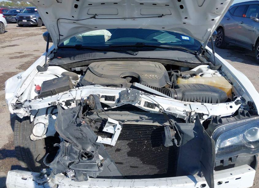 Photo 10 of 2019 Chrysler 300 TOURING (VIN 2C3CCAAG8KH758113)