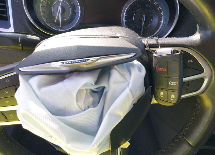 Photo 11 of 2019 Chrysler 300 TOURING (VIN 2C3CCAAG8KH758113)