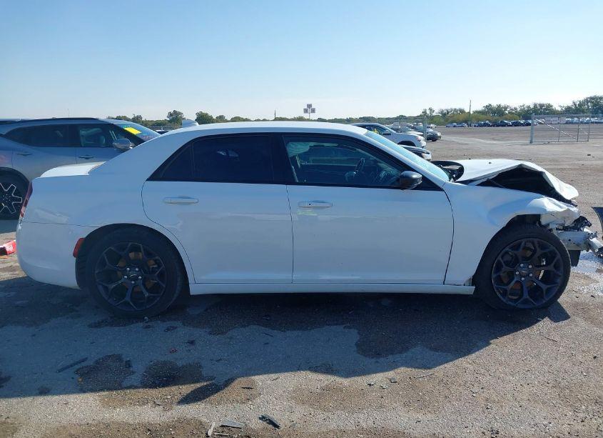 Photo 14 of 2019 Chrysler 300 TOURING (VIN 2C3CCAAG8KH758113)