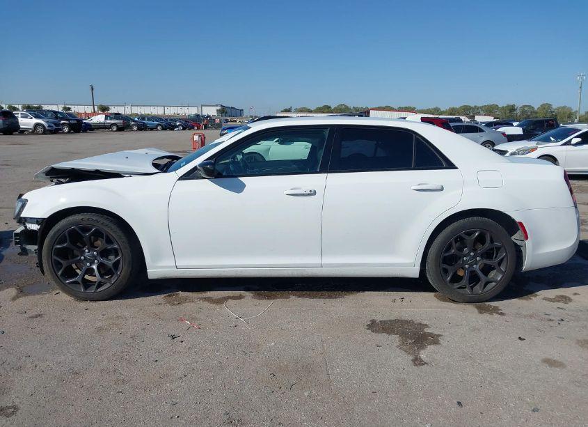 Photo 15 of 2019 Chrysler 300 TOURING (VIN 2C3CCAAG8KH758113)