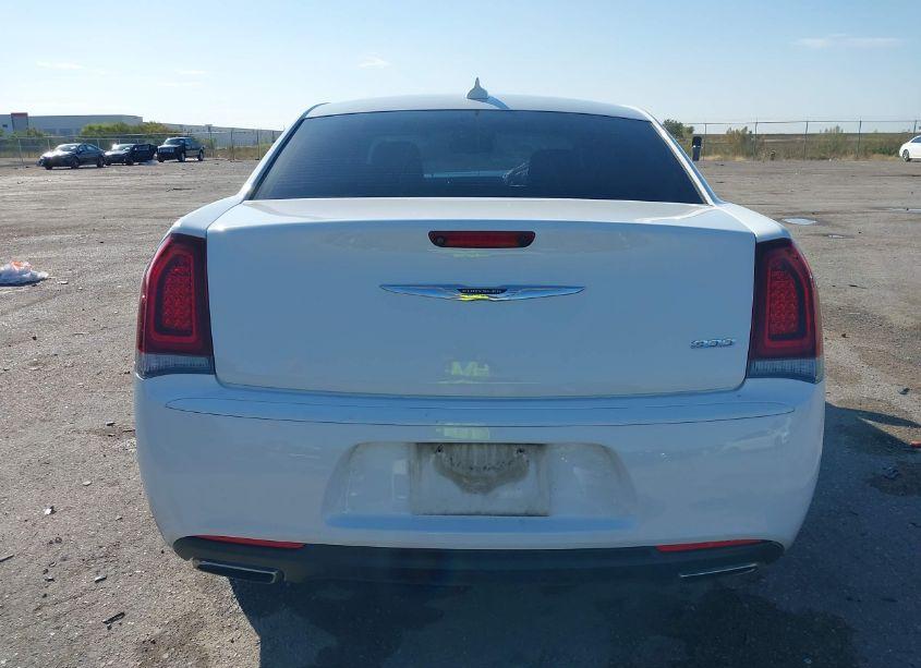 Photo 17 of 2019 Chrysler 300 TOURING (VIN 2C3CCAAG8KH758113)