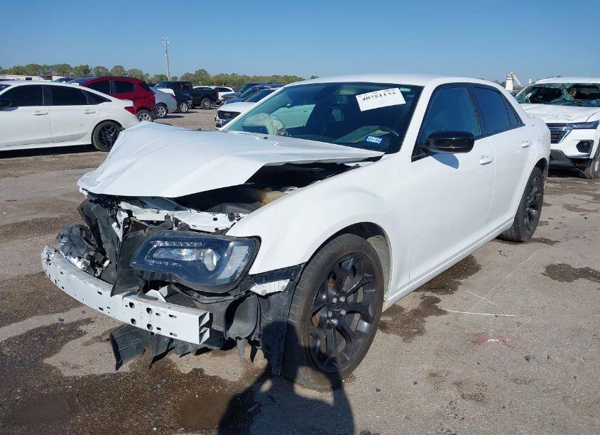 Photo 2 of 2019 Chrysler 300 TOURING (VIN 2C3CCAAG8KH758113)