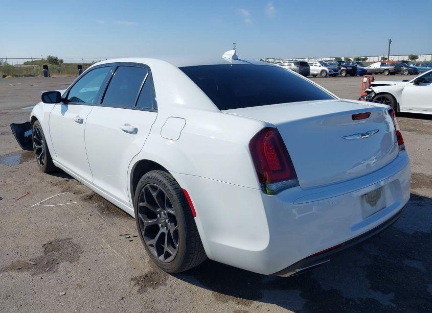 Photo 3 of 2019 Chrysler 300 TOURING (VIN 2C3CCAAG8KH758113)