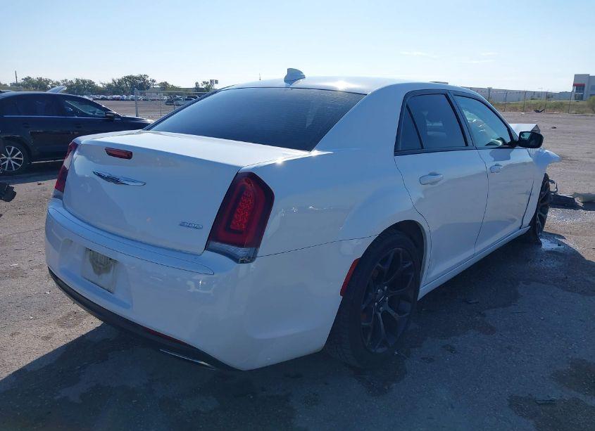 Photo 4 of 2019 Chrysler 300 TOURING (VIN 2C3CCAAG8KH758113)