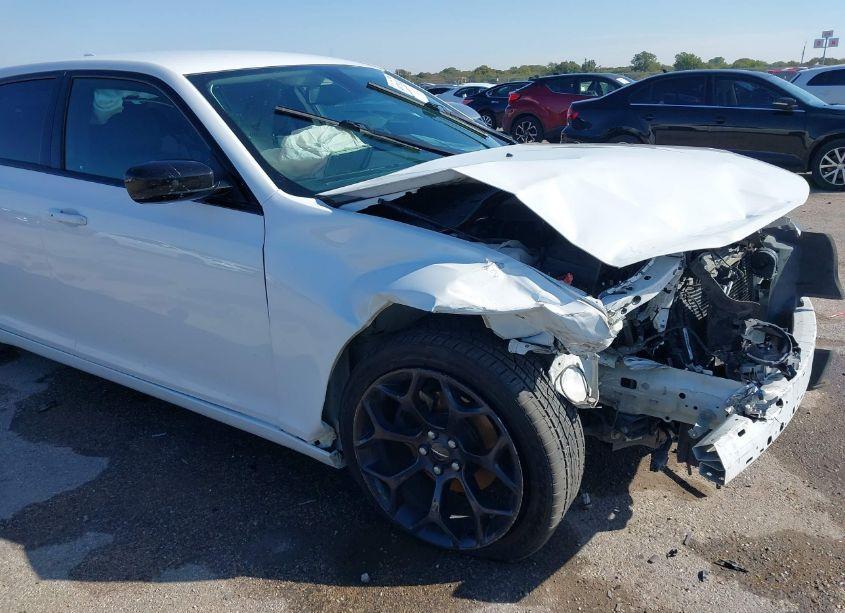 Photo 6 of 2019 Chrysler 300 TOURING (VIN 2C3CCAAG8KH758113)