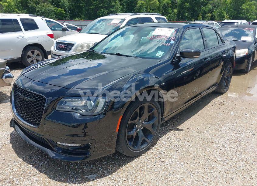Photo 2 of 2021 Chrysler 300 TOURING L (VIN 2C3CCAAG8MH661593)