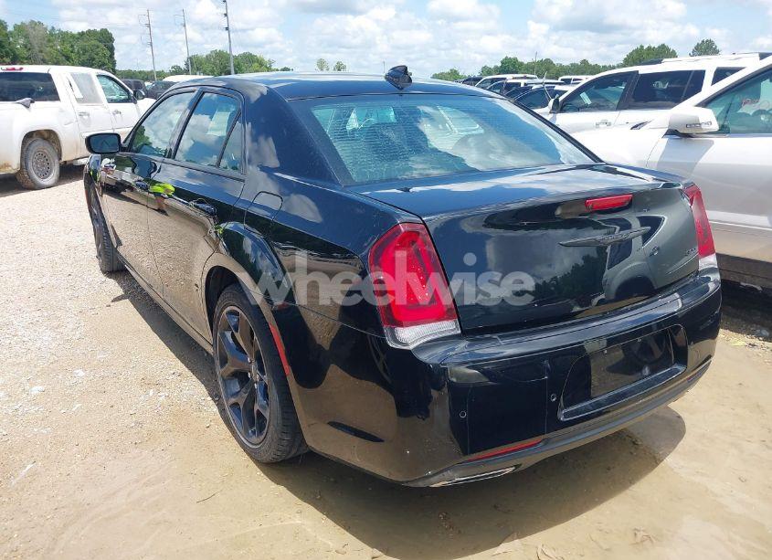 Photo 3 of 2021 Chrysler 300 TOURING L (VIN 2C3CCAAG8MH661593)