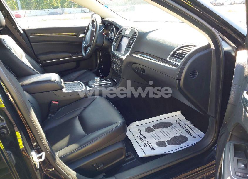 Photo 5 of 2021 Chrysler 300 TOURING L (VIN 2C3CCAAG8MH661593)