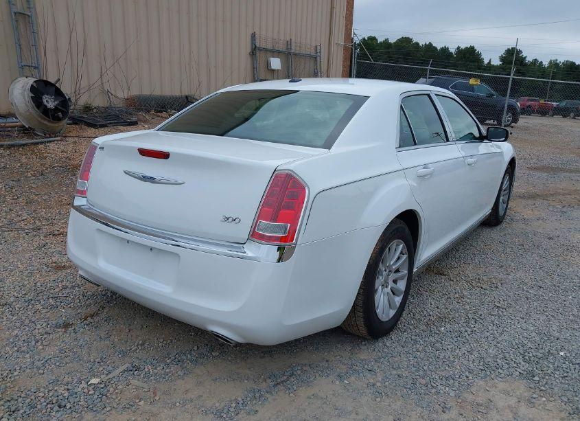 Photo 4 of 2013 Chrysler 300 MOTOWN (VIN 2C3CCAAG9DH506955)