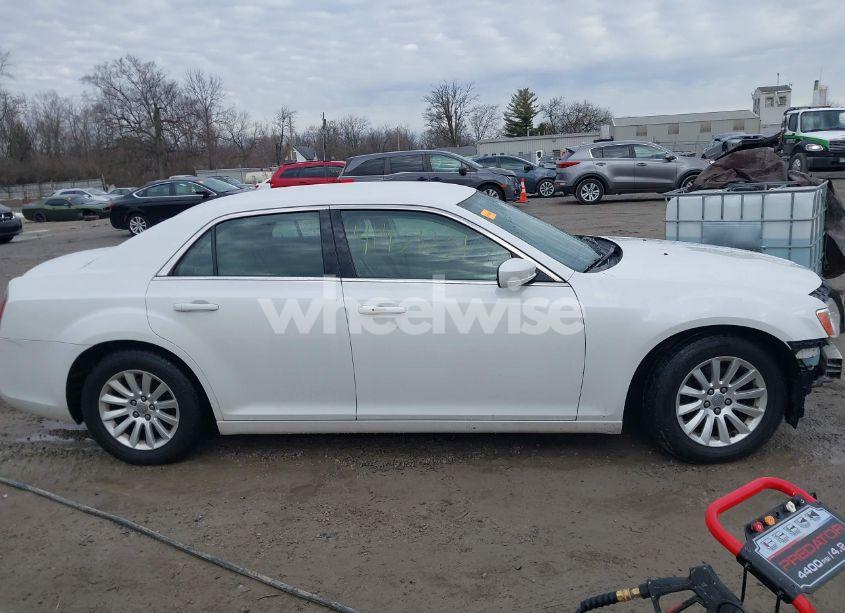 Photo 13 of 2013 Chrysler 300 MOTOWN (VIN 2C3CCAAG9DH508575)