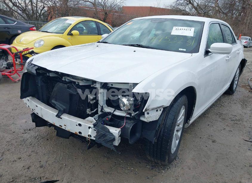 Photo 2 of 2013 Chrysler 300 MOTOWN (VIN 2C3CCAAG9DH508575)