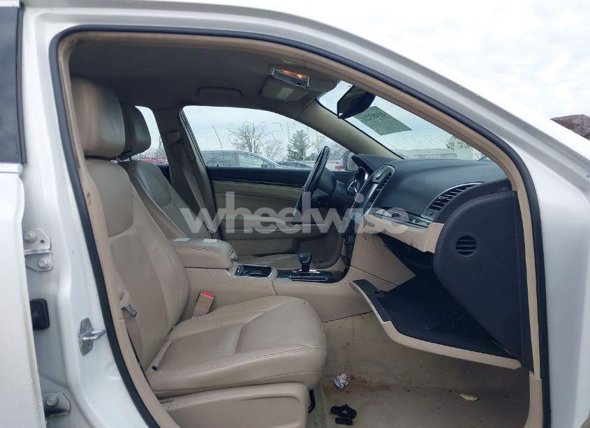 Photo 5 of 2013 Chrysler 300 MOTOWN (VIN 2C3CCAAG9DH508575)