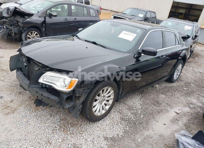 Photo 2 of 2013 Chrysler 300 MOTOWN (VIN 2C3CCAAG9DH632264)
