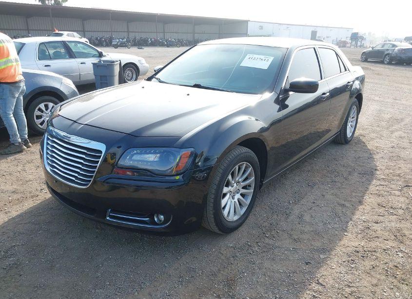 Photo 2 of 2013 Chrysler 300 MOTOWN (VIN 2C3CCAAG9DH657200)