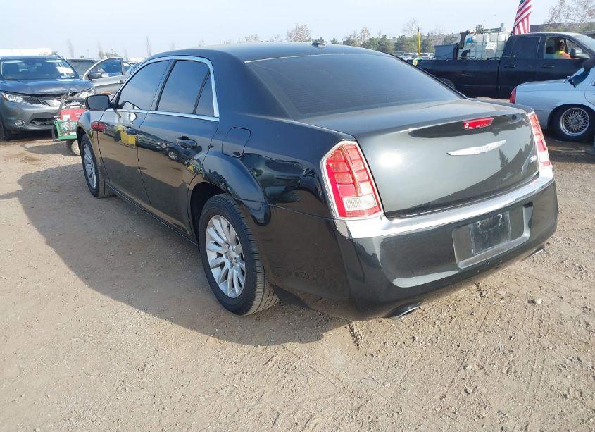 Photo 3 of 2013 Chrysler 300 MOTOWN (VIN 2C3CCAAG9DH657200)