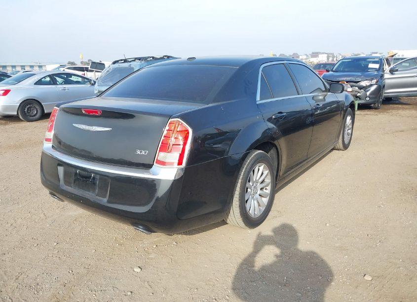 Photo 4 of 2013 Chrysler 300 MOTOWN (VIN 2C3CCAAG9DH657200)