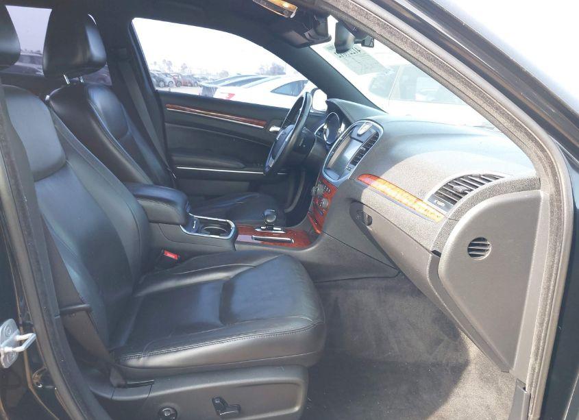 Photo 5 of 2013 Chrysler 300 MOTOWN (VIN 2C3CCAAG9DH657200)