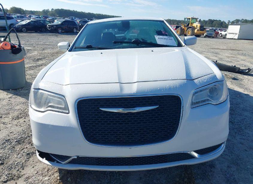 Photo 11 of 2015 Chrysler 300 LIMITED (VIN 2C3CCAAG9FH830510)