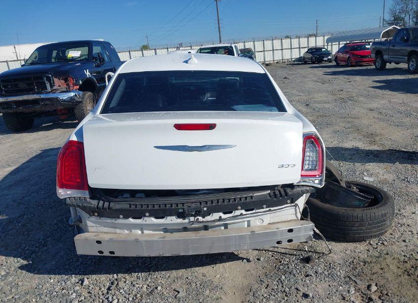 Photo 15 of 2015 Chrysler 300 LIMITED (VIN 2C3CCAAG9FH830510)